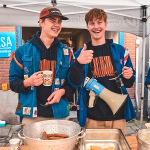 Frietjes uitscheppen