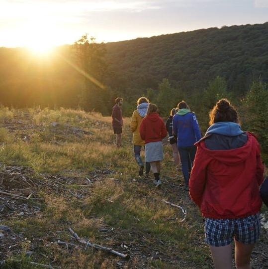 Wandeling in de ochtendzon